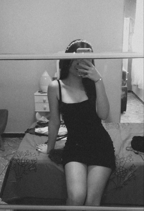 Ảnh gái xinh mặc váy ngắn giấu mặt, quá là bí ẩn!