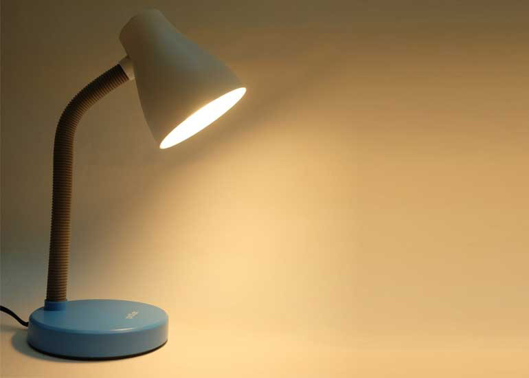 Lưu ý khi mua đèn học để bàn