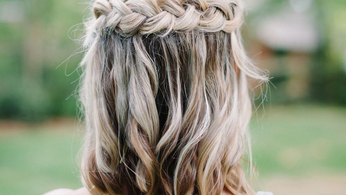 Tóc ngắn ngang vai đi tiệc