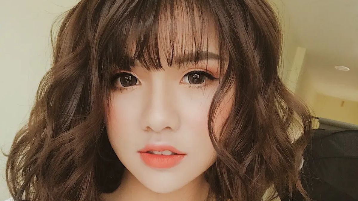 Tóc ngang vai uốn gợn sóng