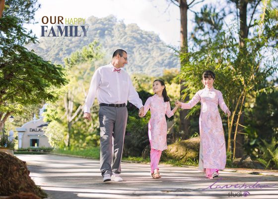 Bí quyết chụp ảnh gia đình 3 người tự nhiên nhất hiện nay