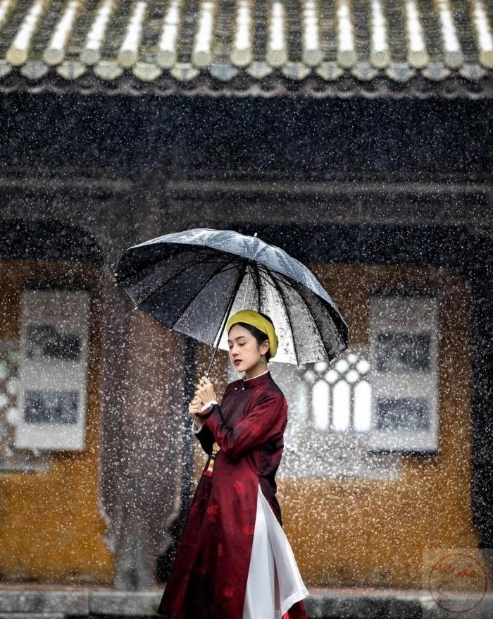 Tiếng mưa Huế khơi dậy sự bình yên và chút hoài niệm nhẹ nhàng