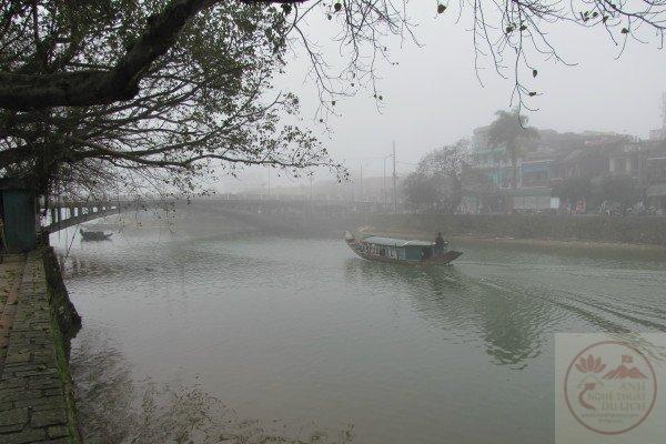 Hình ảnh mưa Huế làm con tim người xem thêm nhiều suy tư mơ mộng