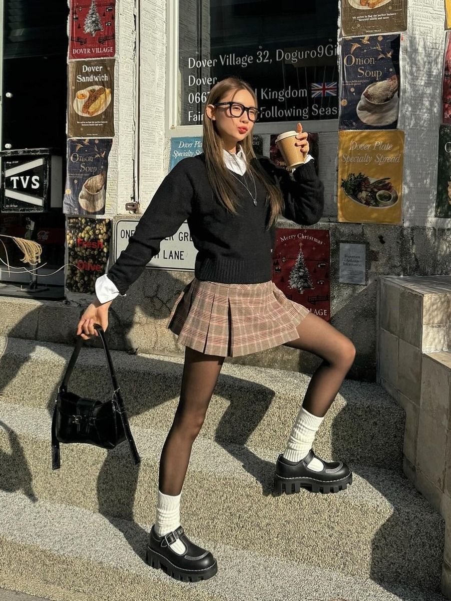 chân váy ngắn xếp ly