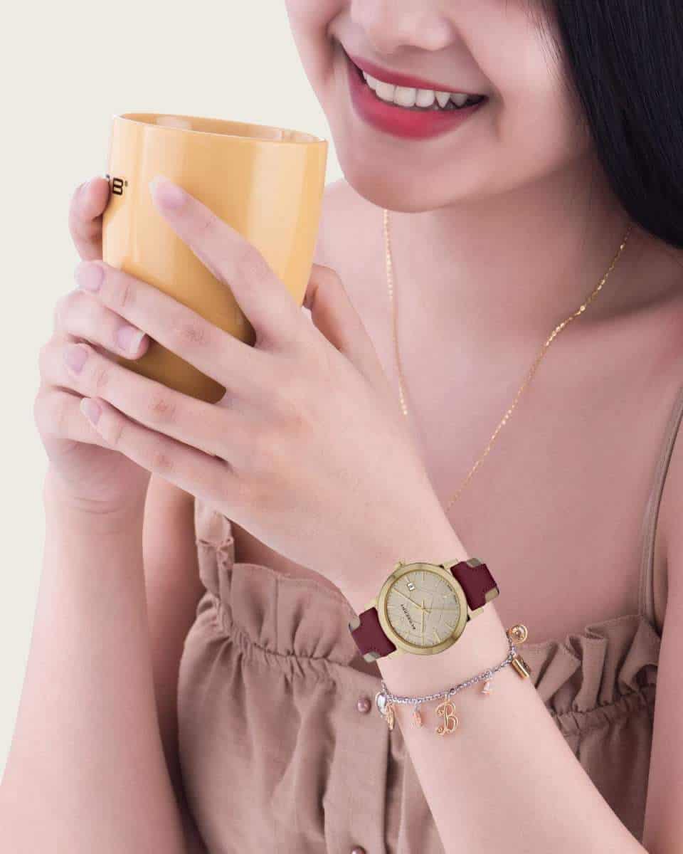 Có nhiều cách giúp phân biệt đồng hồ Burberry thật giả đơn giản.