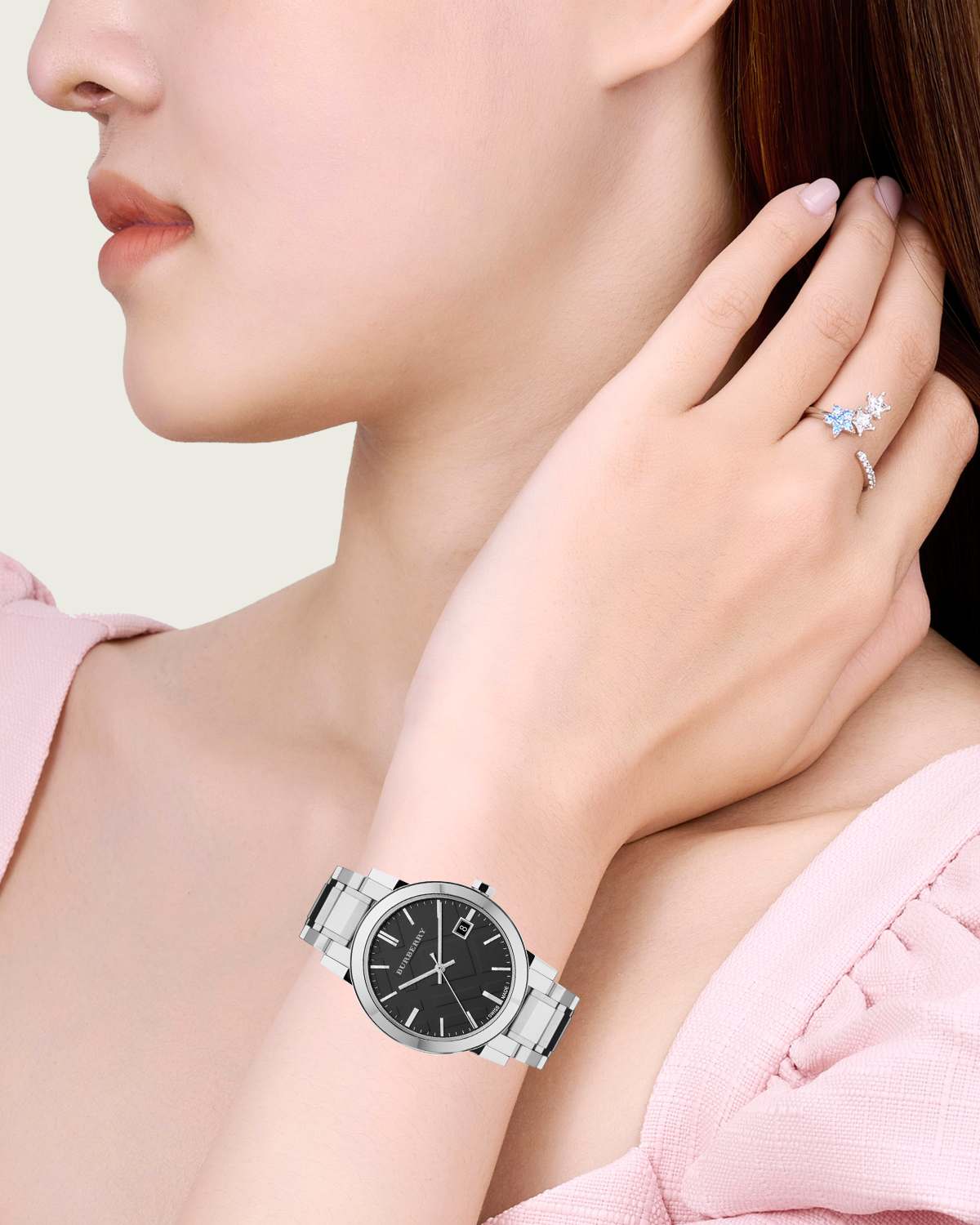 Khi mua đồng hồ Burberry, khách hàng cần lưu ý chọn cửa hàng uy tín.