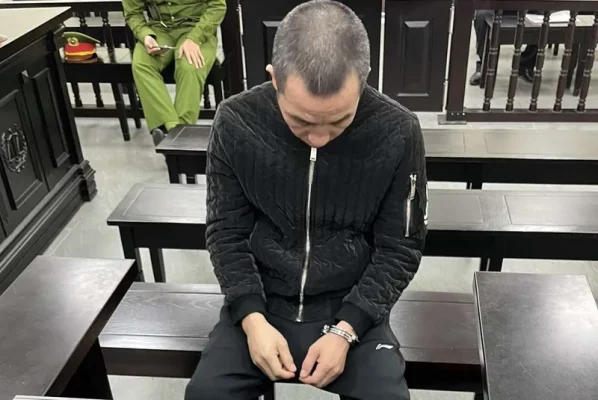 Hà Nội: sau cuộc rượu thịt chó, người đàn ông cầm dao bầu đâm bạn nhậu