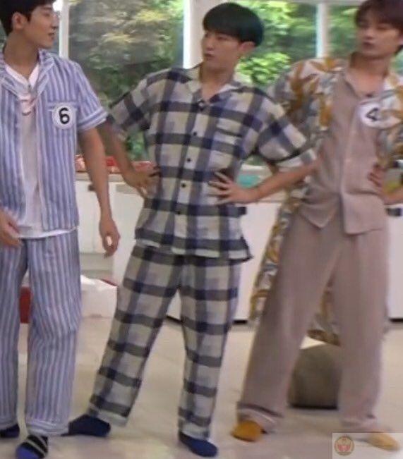 Gương mặt bất mãn, dáng người tự tin