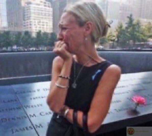 Giao tiếp bằng ánh mắt và chống nạnh level max