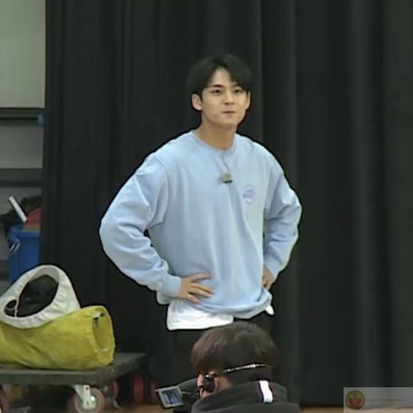 Đứng chống nạnh để đếm ngược đến lúc phát cáu