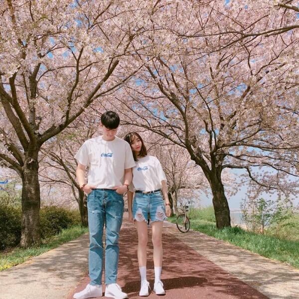 kieu-chup-anh-ky-yeu-voi-nguoi-yeu-dep