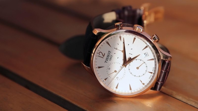 Đồng hồ Tissot có thiết kế thanh lịch, tinh tế giúp nâng cao sự sang trọng cho người dùng