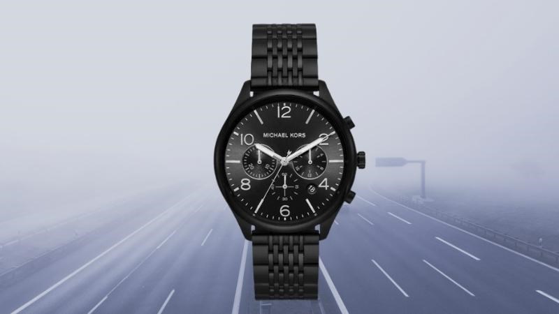 Kiểu dáng đồng hồ sang trọng trong màu đen lịch lãm