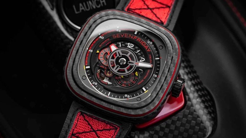Đồng hồ SevenFriday chính hãng thường có tầm giá từ 1000 - 1600 USD