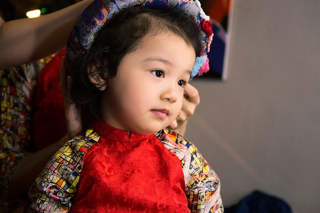 Con gái Jennifer Phạm càng lớn càng xinh, giống hệt bố, khéo tay làm bánh cuốn tặng mẹ - 13