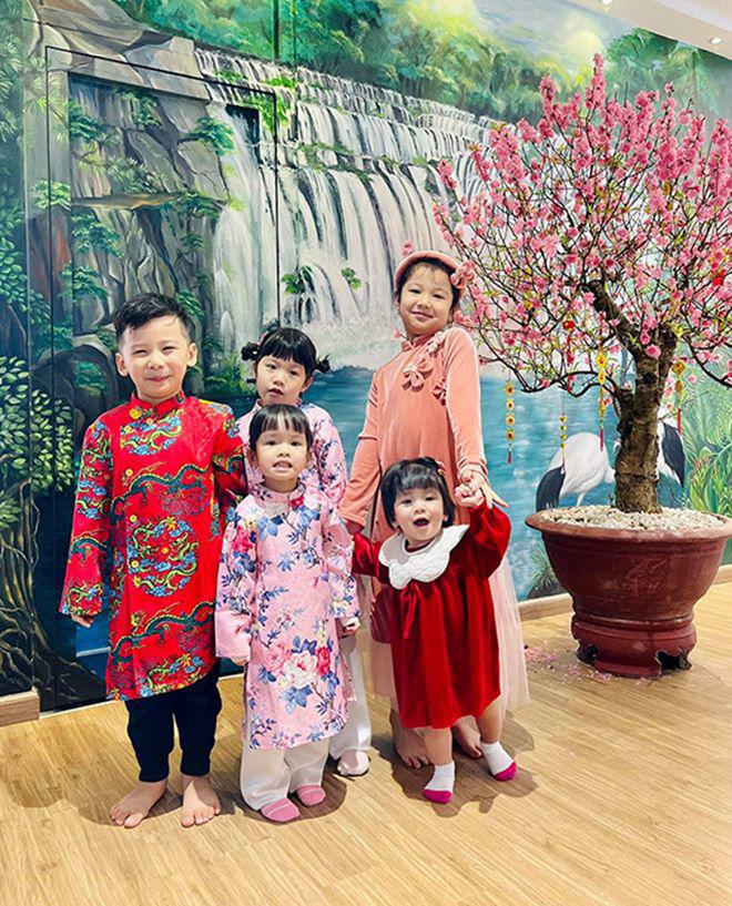 Con gái Jennifer Phạm càng lớn càng xinh, giống hệt bố, khéo tay làm bánh cuốn tặng mẹ - 8