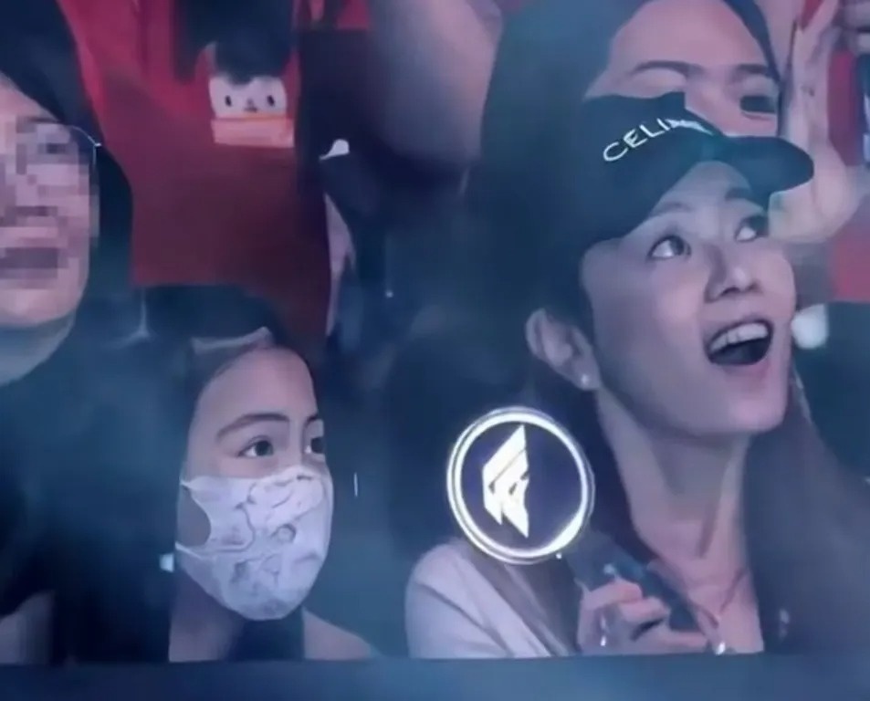 Vợ và con gái Châu Du Dân hiếm hoi lộ diện
