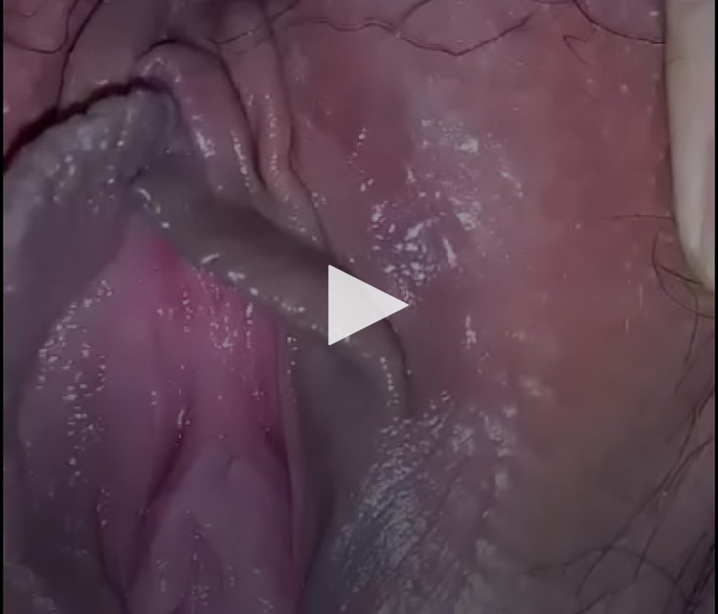 Gái xinh nứng lồn khi có cảm giác tâm lý thoải mái, thư giãn