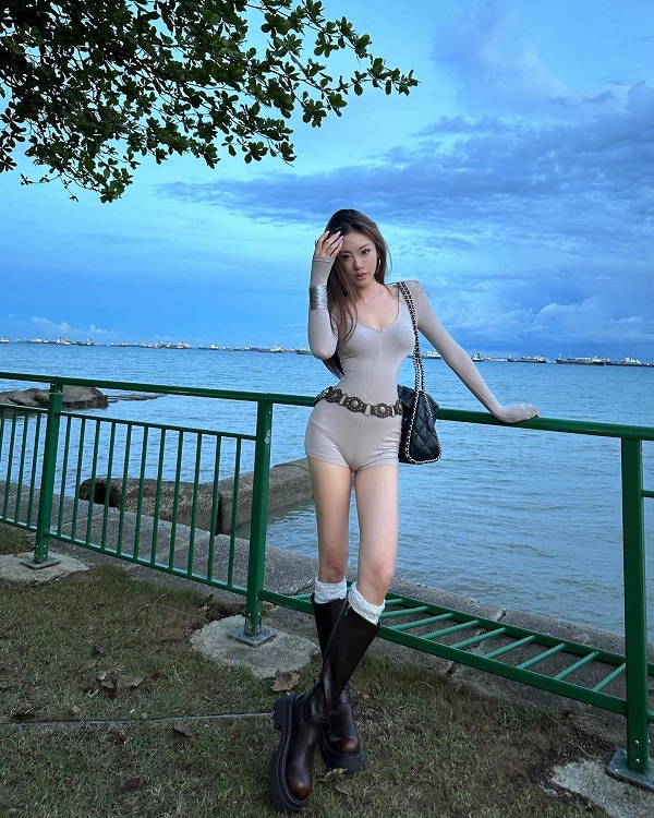 Hình ảnh gái xinh mặc đồ thể thao bó gọn gàng