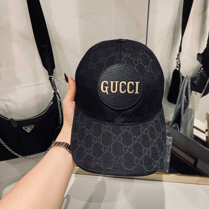 Mũ nam Gucci họa tiết logo chữ màu đen MGC11