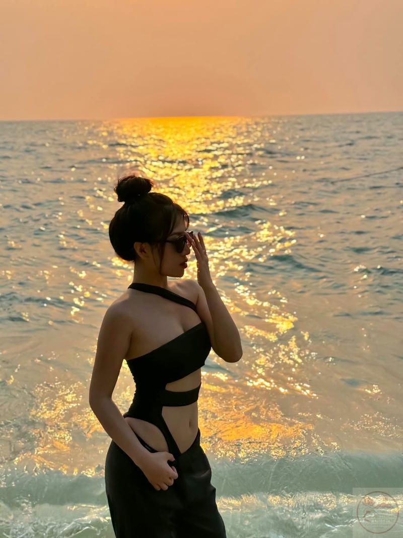 hạ nhiên mặc bikini 16