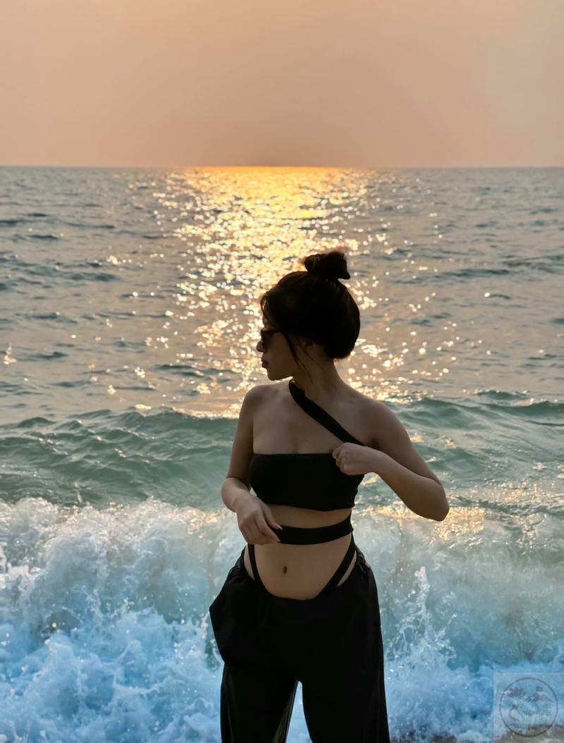 hạ nhiên mặc bikini 15