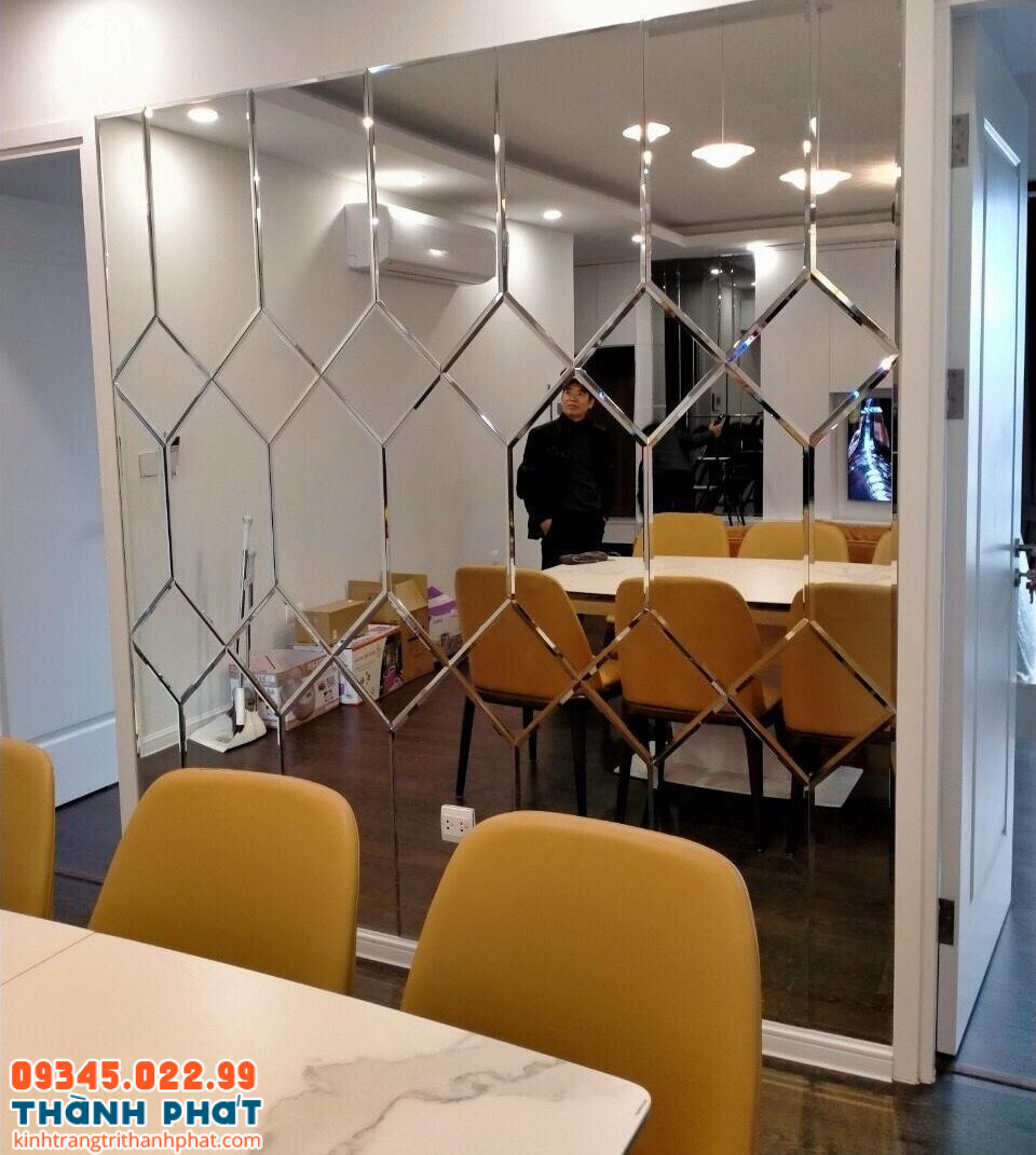 Kính Thủy Bàn ăn