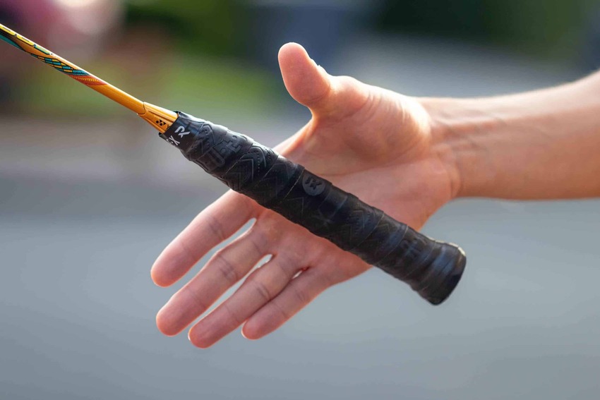 Minh họa cách cầm vợt thuận tay (Internet)