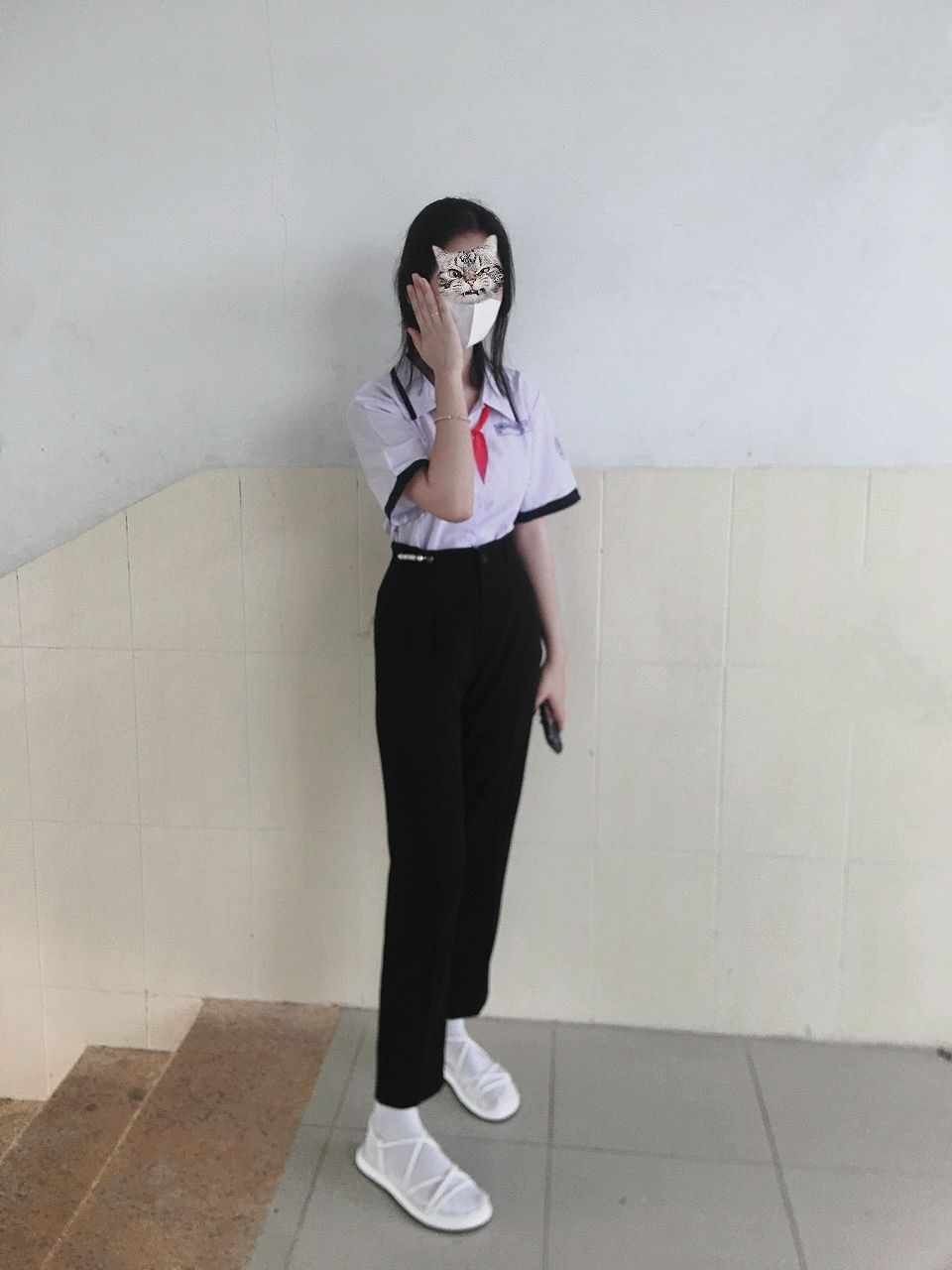 Ảnh gái xinh cấp 2 tươi sáng ngọt ngào làm khung hình thêm lung linh