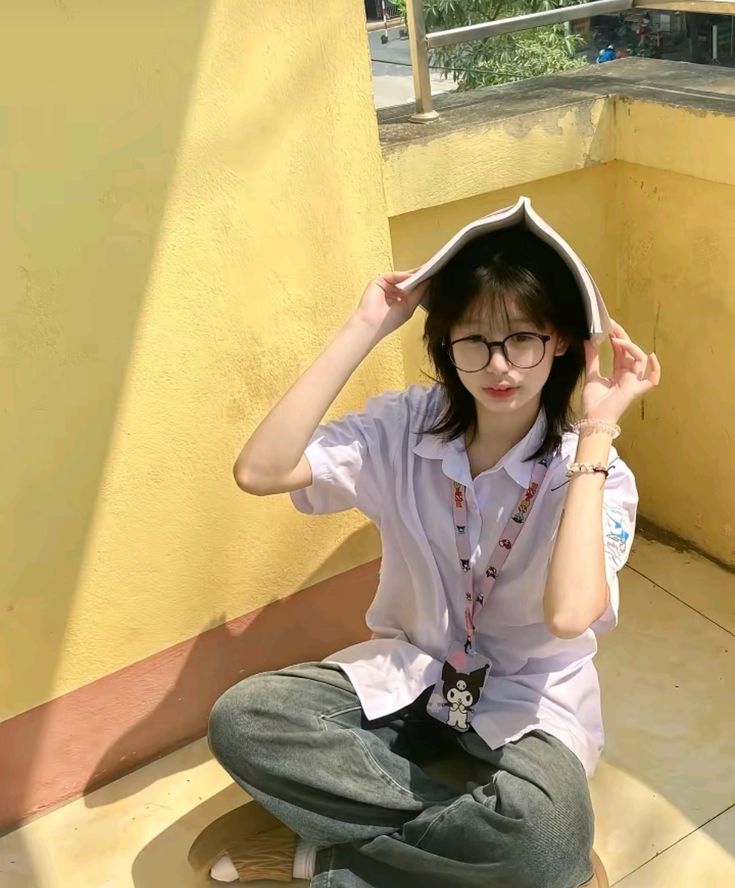 Vẻ đẹp duyên dáng giản dị trong ảnh gái xinh cấp 2 thật dễ mến