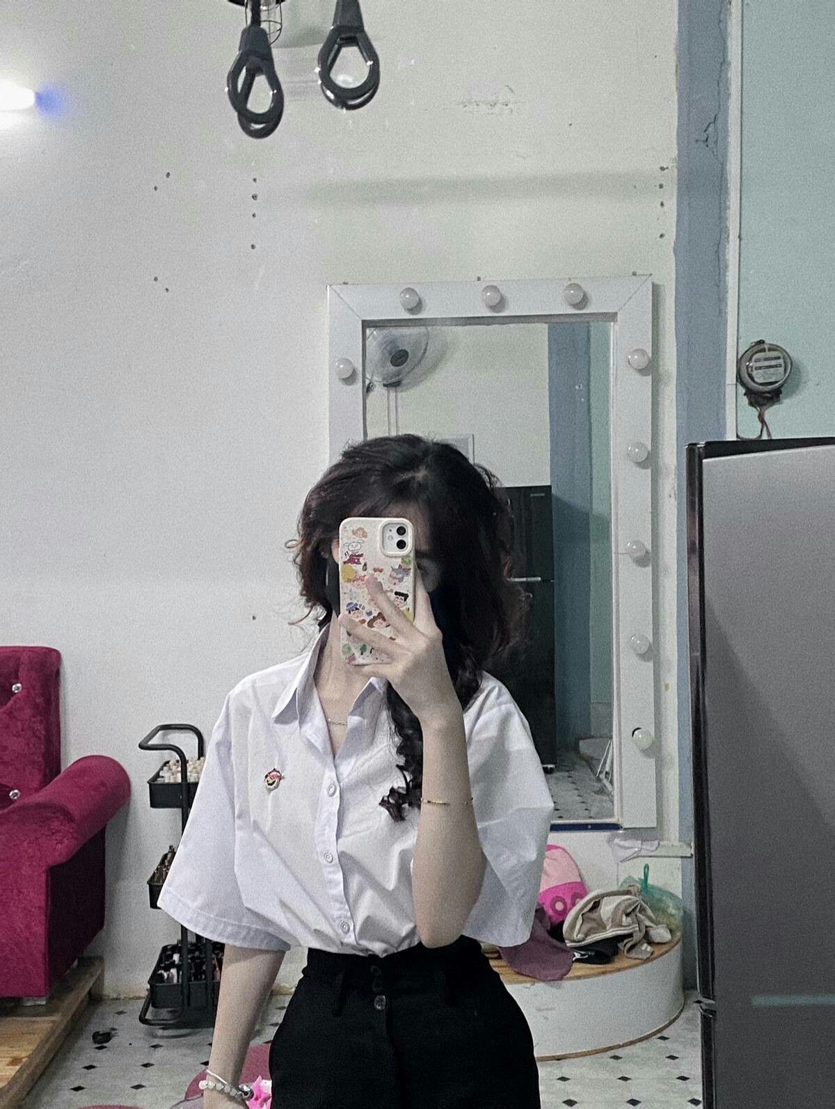 Ảnh gái xinh cấp 2 ngây thơ đáng yêu làm khung hình thêm lung linh