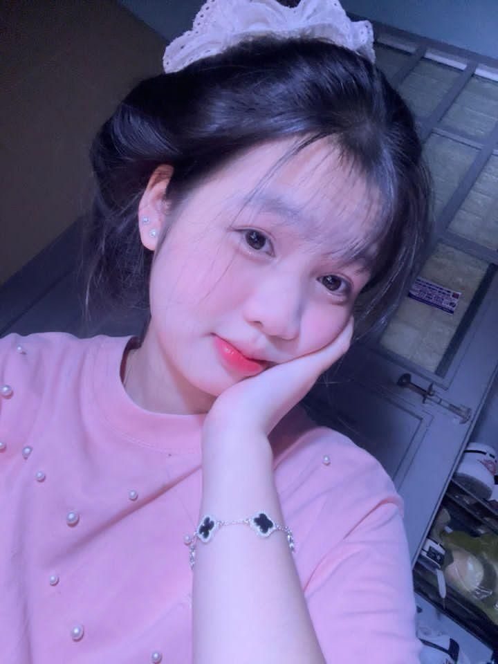 Ảnh gái xinh cấp 2 tinh khôi trong sáng làm người xem thêm yêu mến