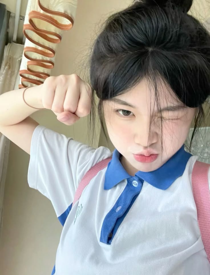 Nét duyên dáng trẻ trung trong ảnh gái xinh cấp 2 khiến khung hình thêm nổi bật