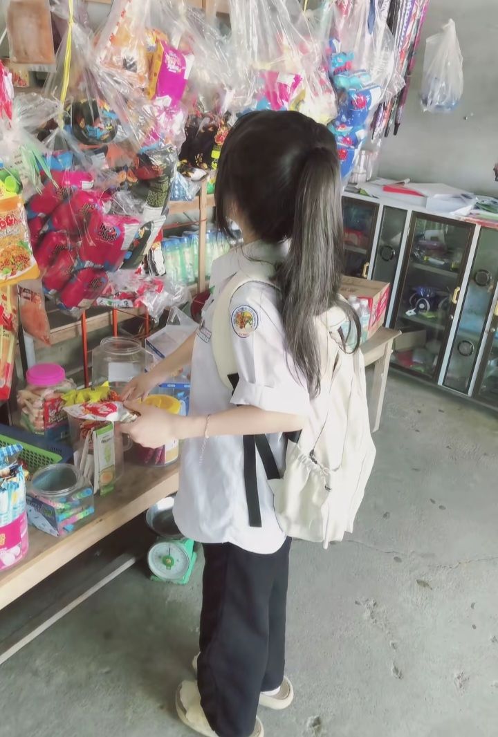 Ảnh gái xinh cấp 2 rạng ngời dịu dàng khiến khung hình thêm lung linh