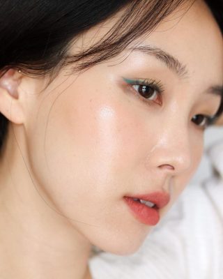 Kem lót mắt cho lớp trang điểm hoàn hảo ngày Hạ cháy