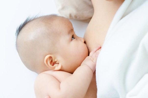 Nứt đầu ti khi cho con bú: Hé lộ nguyên nhân bất ngờ