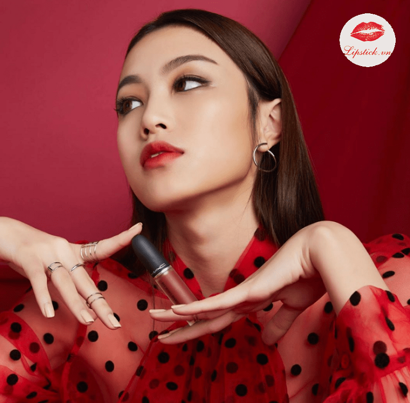 Son-MAC-Powder-Kiss-Liquid-Lipstick-991-Devoted-To-Chili