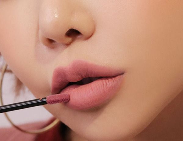 Son màu hồng nude phù hợp với nhiều tone da khác nhau