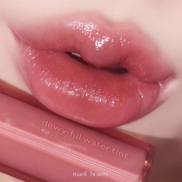 Dòng son tint mỏng mịn và tạo lớp finish tự nhiên