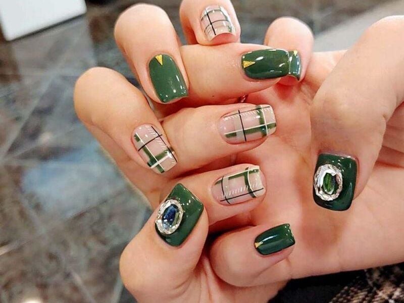Mẫu nail caro xanh lá