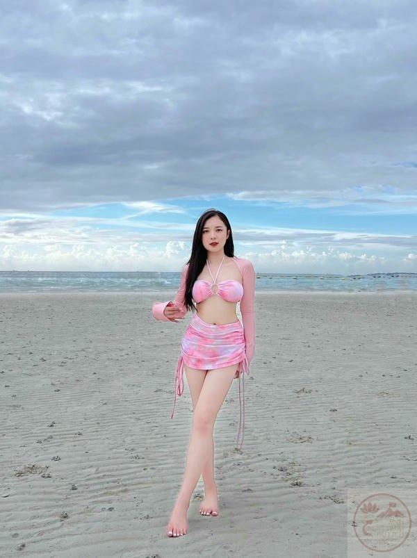 MC Phương Thảo bikini (1)