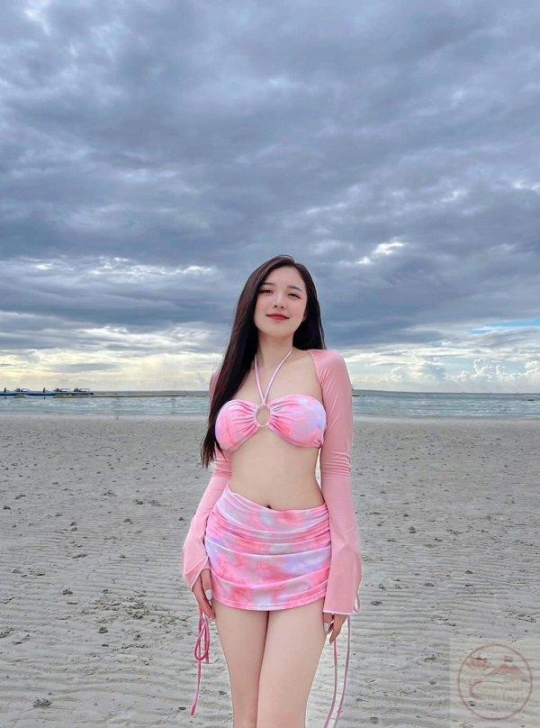 MC Phương Thảo bikini (3)