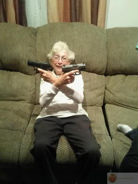 Meme bắn súng hài hước khiến ai lướt qua cũng phải dừng lại để cười