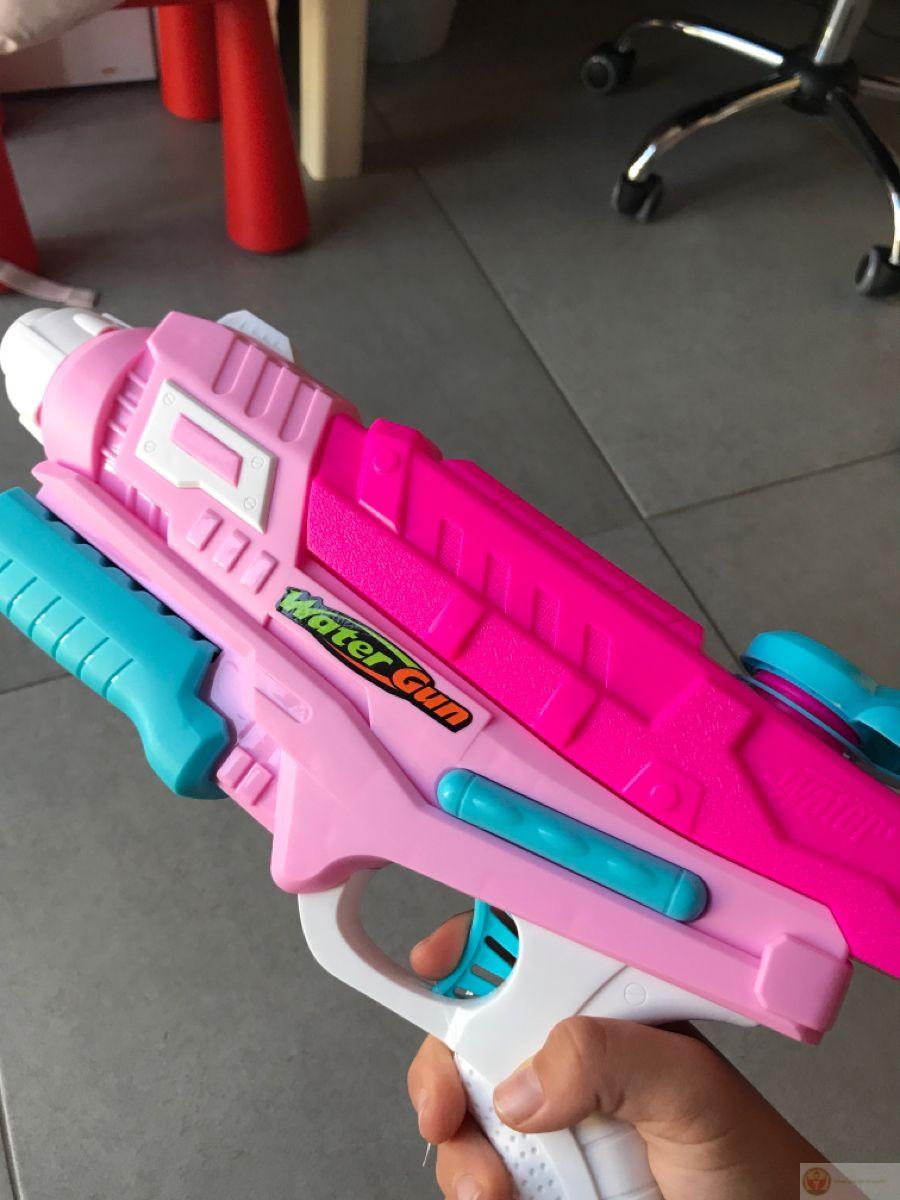 Một chiếc meme bắn súng sáng tạo khiến group chat trở nên rôm rả bất ngờ