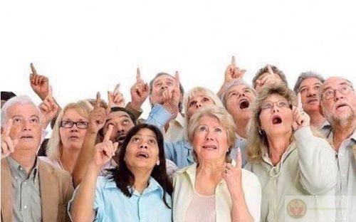 Meme chỉ tay lên trời