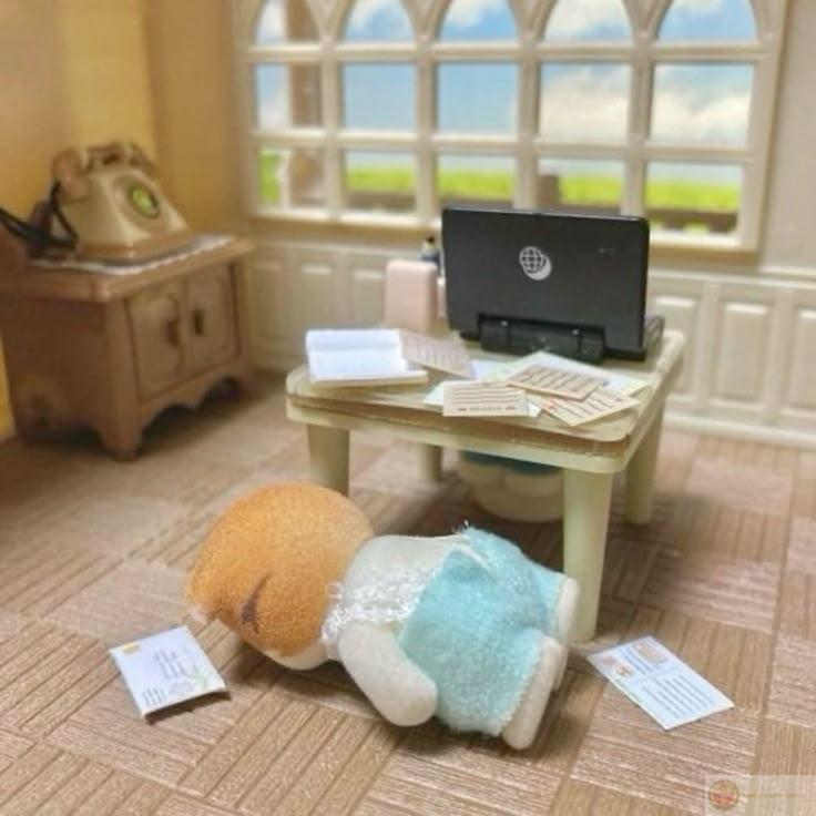 Một chiếc meme mệt mỏi khiến ai từng làm việc muộn cũng phải gật gù đồng cảm