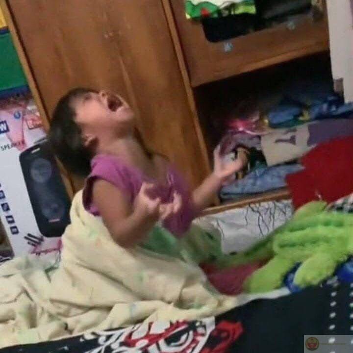 Meme mệt mỏi sáng tạo biến biểu cảm ngáp dài thành bức ảnh chế siêu hài