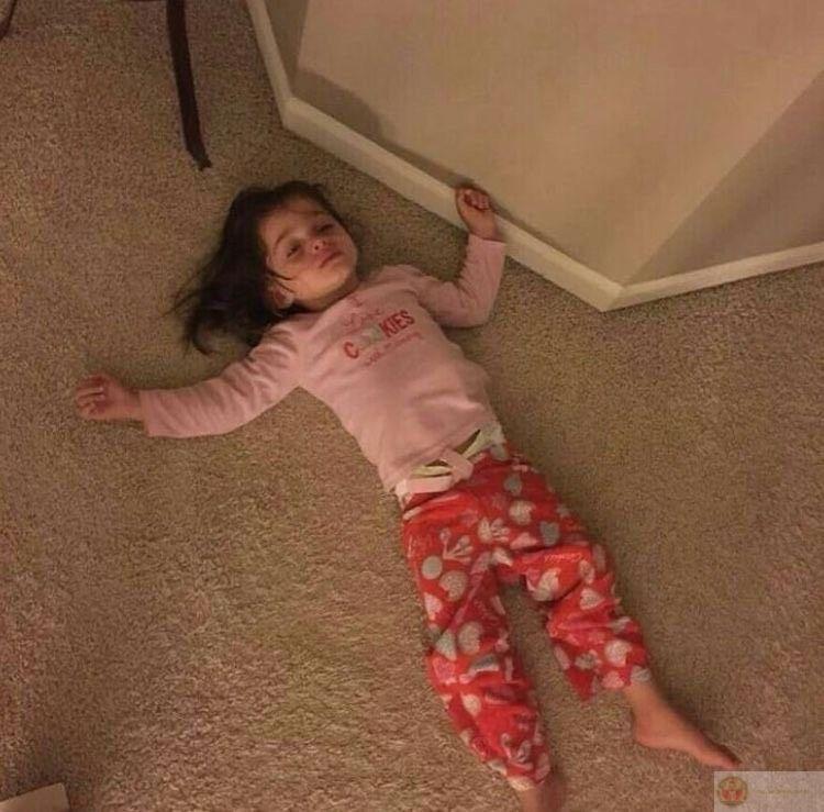 Meme em bé mệt mỏi