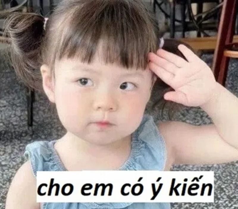 Meme giơ tay hình học sinh chăm ngoan