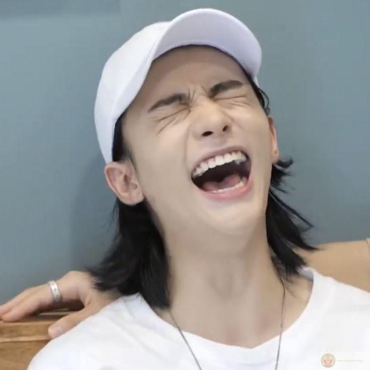 Cười khan, rồi cười thiệt, rồi cười bò